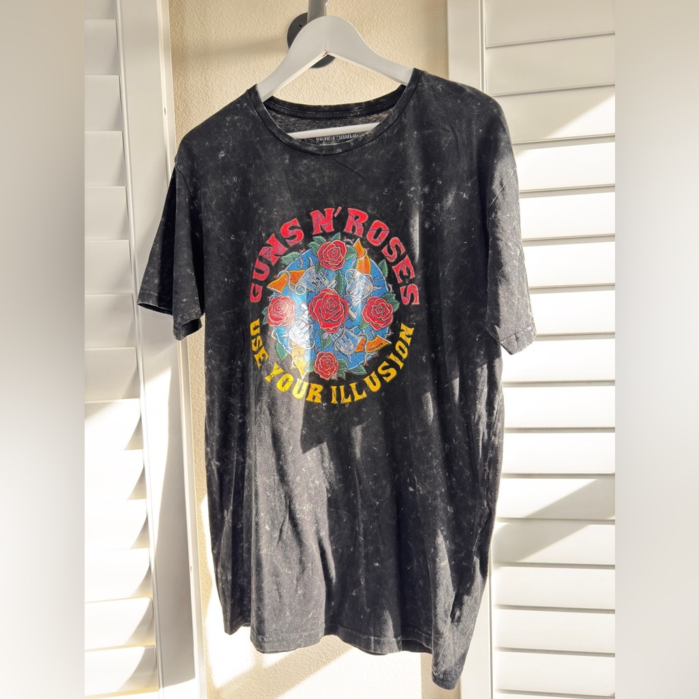 67. Guns N' Roses. Size S.  Black Graphic Tee